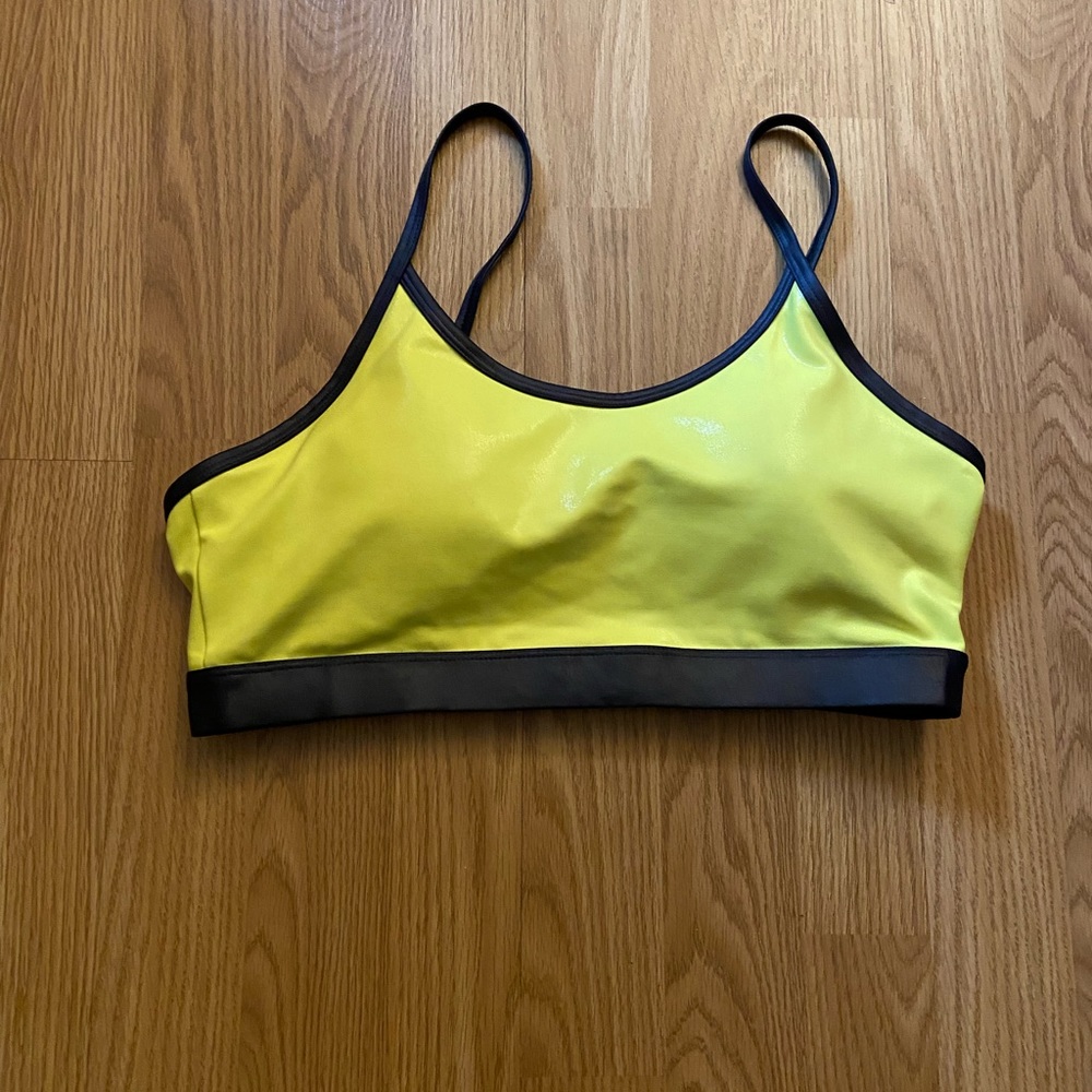 Zyia active adjustable strap light n tight Bra with pads